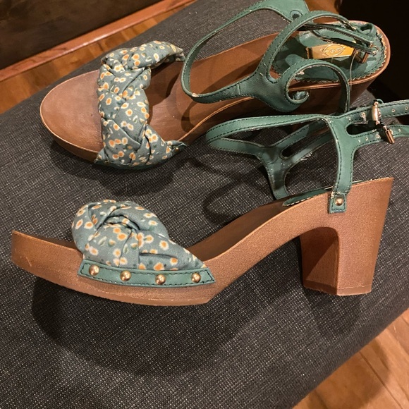 Stradivarius wooden clog sandals - Picture 4 of 6